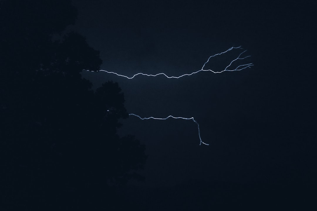 découvrez lightning roulette, un jeu de casino en ligne innovant qui combine la roulette traditionnelle et des multiplicateurs électriques pour des gains spectaculaires. profitez d'une expérience immersive avec des animations dynamiques et des chances de remporter de gros jackpots.