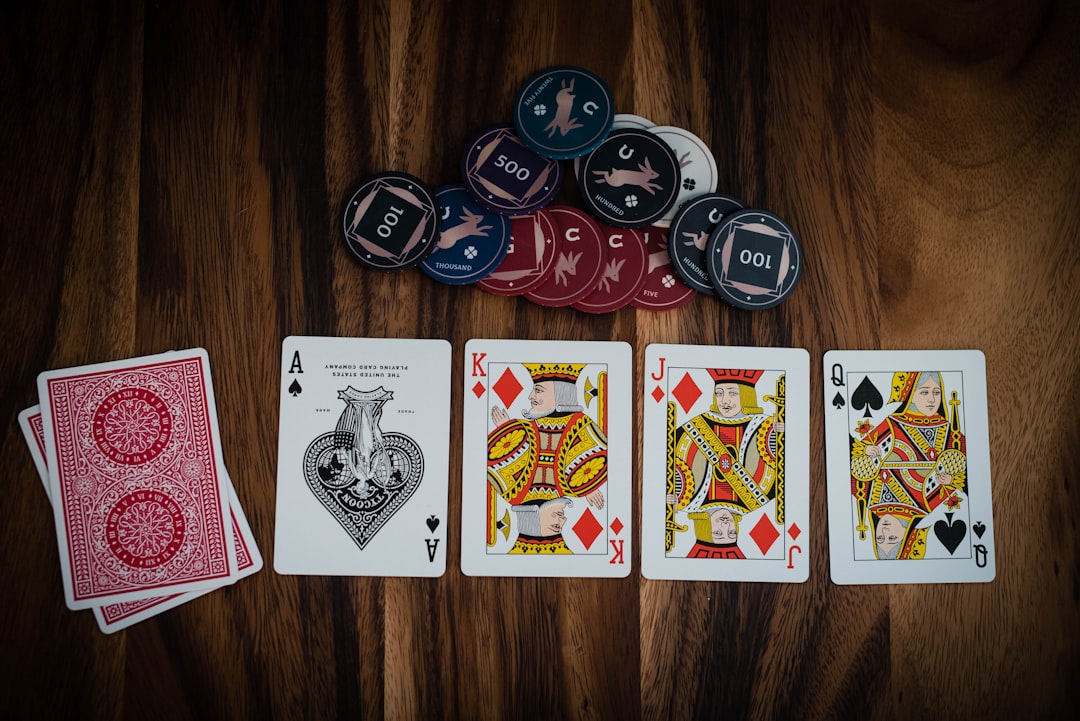 découvrez tout sur le poker : règles du jeu, stratégies gagnantes, types de parties et conseils pour débutants et joueurs expérimentés. améliorez vos compétences et profitez du plaisir de jouer !